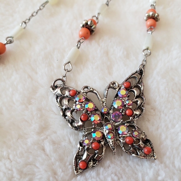 Vintage beaded and butterfly Necklace - Picture 3 of 5